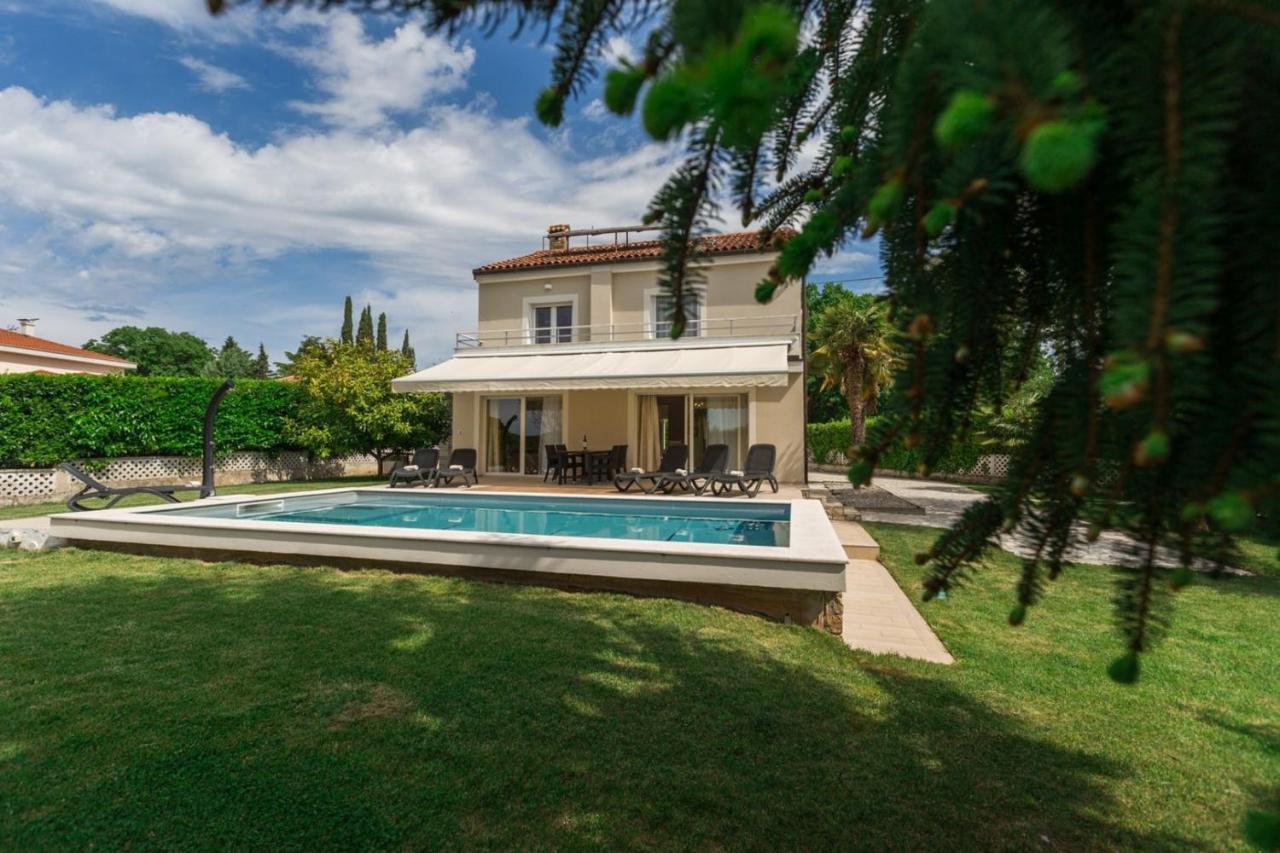 Exclusive 4 Bedroom Alex In With Private Pool, Garden And Parking Villa